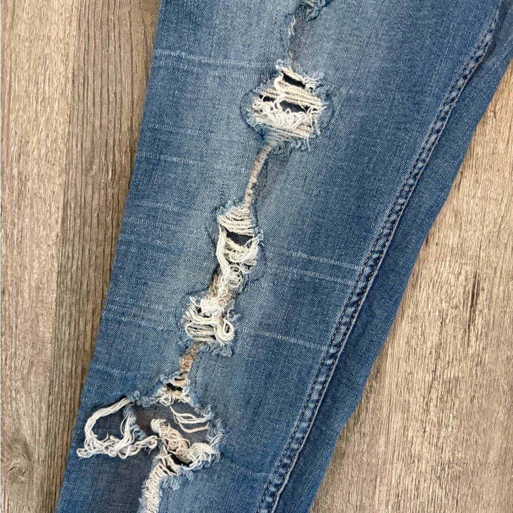 Abercrombie kids/teen high rise jeans
Size 15/16 Slim. - Picture 4 of 6